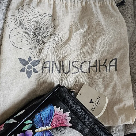 Anuschka Hand-Painted Leather Covertible Crossbody/Backpack - Picture 9 of 10
